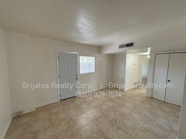 Building Photo - 2415 N Geronimo Ave