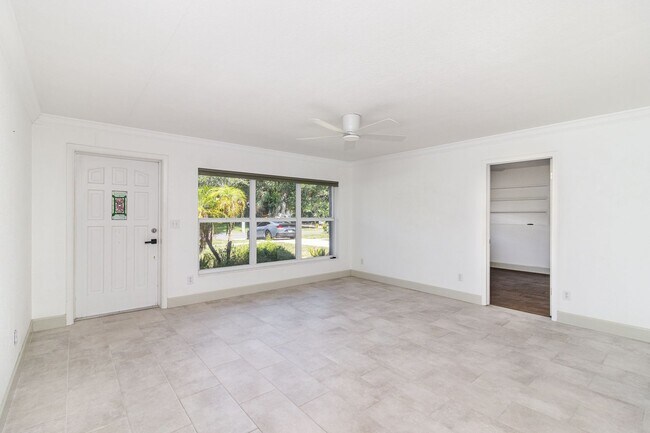 Building Photo - 2157 Barracuda Ave