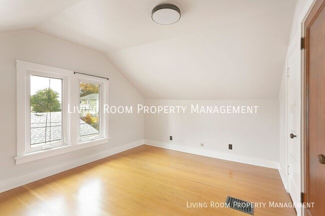 Building Photo - 4542 SE 60th Ave