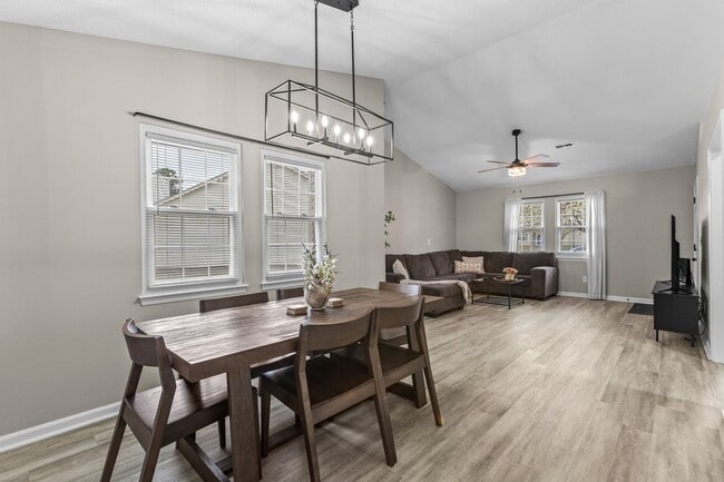 Building Photo - 612 Crissy Dr