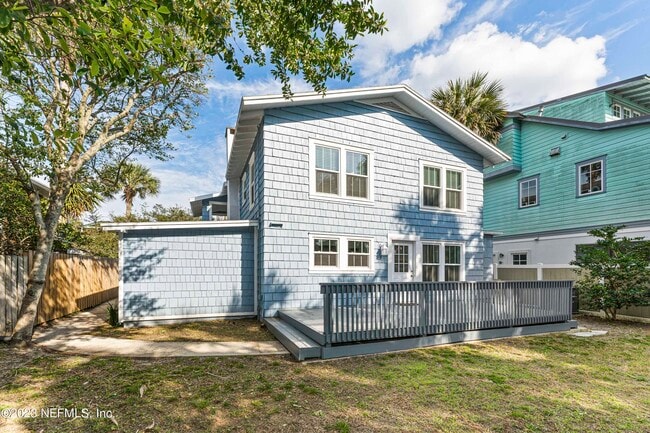 Building Photo - 1058 Beach Ave