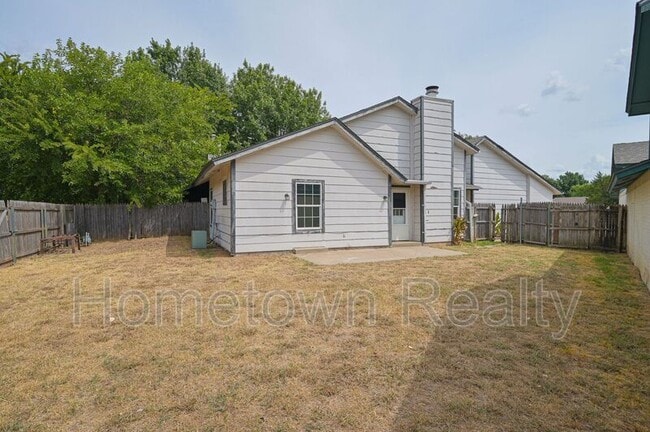 Building Photo - 2000 Twisted Oak Cir