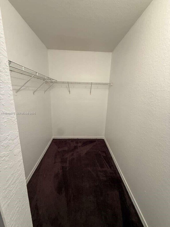 Building Photo - 820 SW 6th Ct