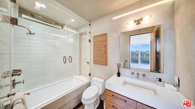 Building Photo - 2915 Tuna Canyon Rd