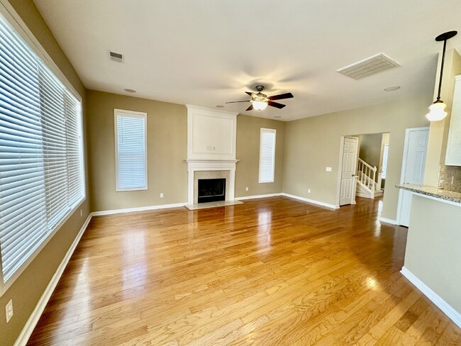 Building Photo - Spacious Four Bedroom Home in Westbury Park!