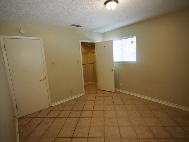 Building Photo - 809 Maryland Dr