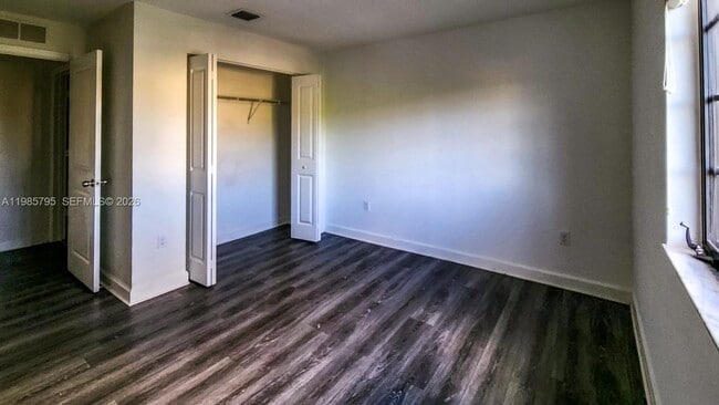 Building Photo - 470 NE 194th Terrace