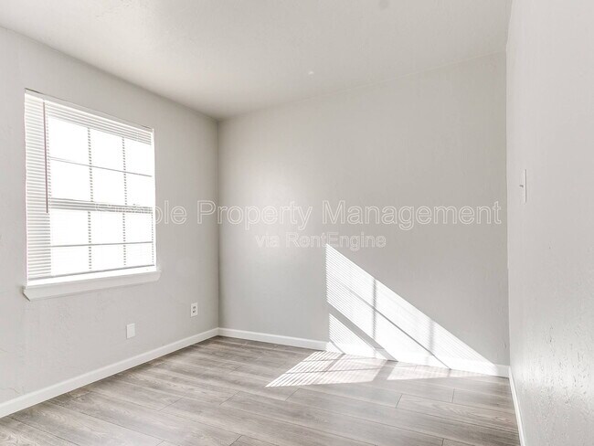 Building Photo - 3312 S Harvey Ave