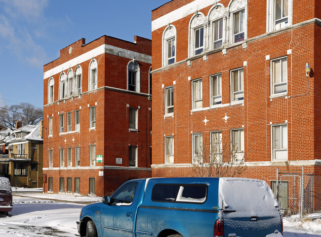 Building Photo - Elmtree Apartments