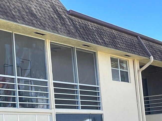 Building Photo - 9911 Sandalfoot Blvd
