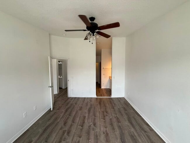 Building Photo - 833 Caribbean Dr