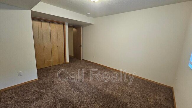 Building Photo - 1217 E Chantel Dr