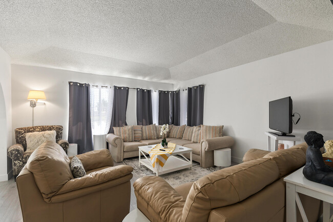 Building Photo - 49336 Eisenhower Dr