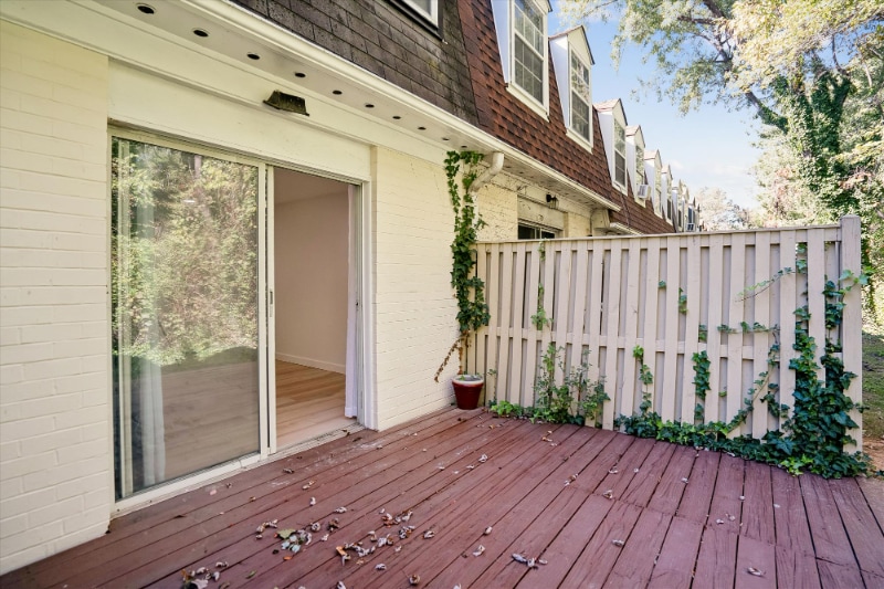 Building Photo - 1925 Dutch Village Dr