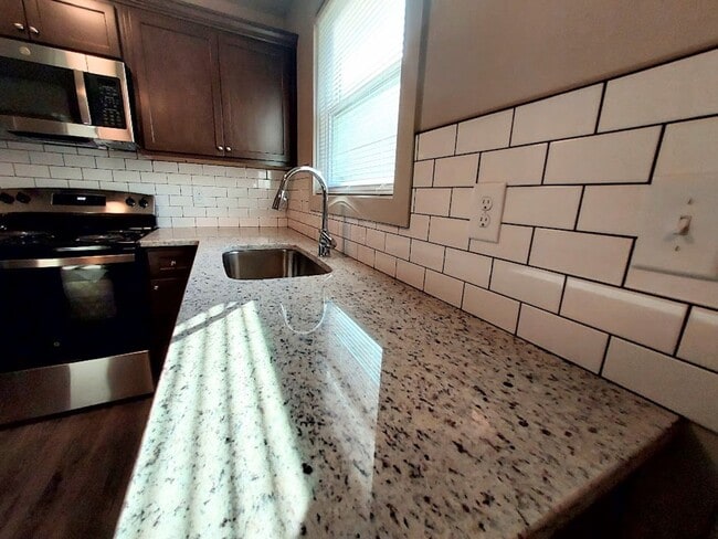 Building Photo - 8 Stephanie Dr