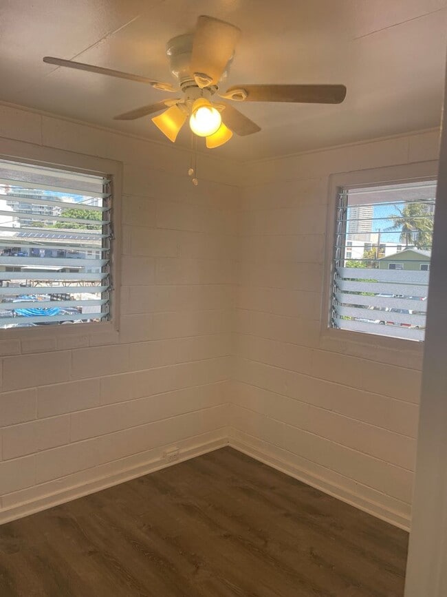 Building Photo - Moiliili/University - Hausten St - 2 Bdrm/1 Bath/No Prkg - $1600
