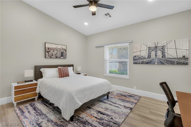 Building Photo - 363 E Robindale Rd