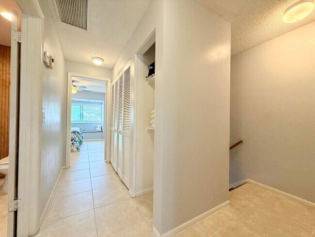 Building Photo - 4235 N Hwy A1A