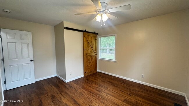 Building Photo - 112 Shamrock Dr