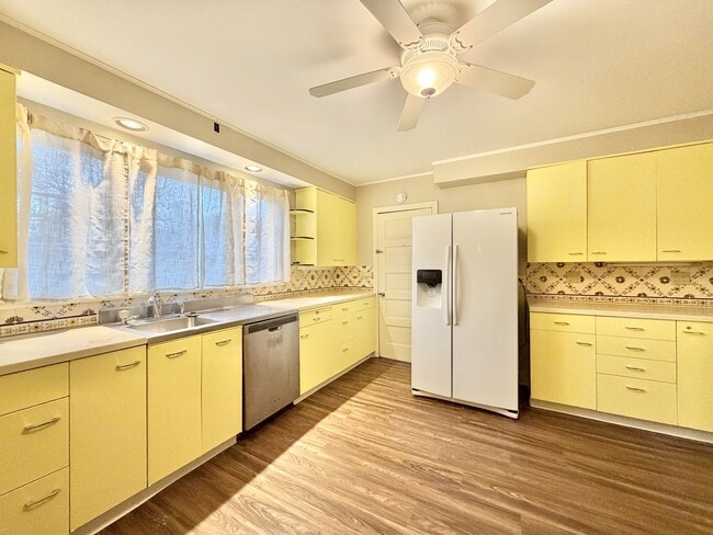 Building Photo - 715 Bushnell St