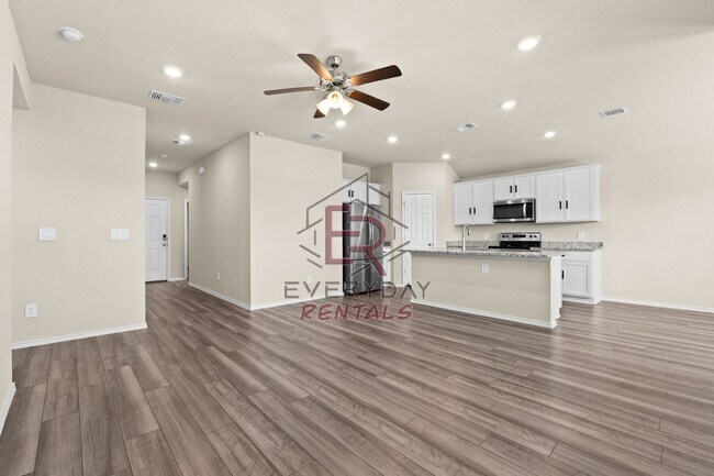 Building Photo - Beautiful 3 bedroom 2 bathroom home