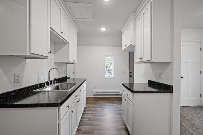 Building Photo - 3606 N Bryant Ave