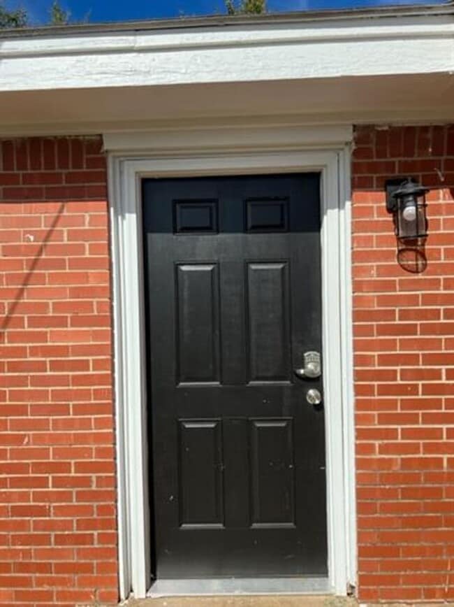 Building Photo - Perfect 1 bed unit located within walking distance of Woodson Park