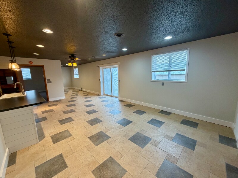 Building Photo - 401 3rd St