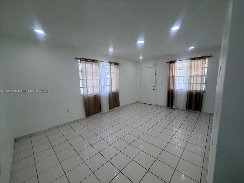 Building Photo - 3821 SW 89th Ct