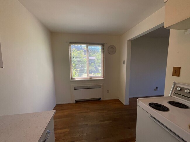 Building Photo - Charming 1 Bed, 1 Bath Condo in Orchard Te...