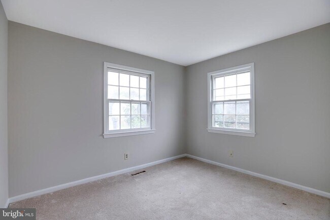 Building Photo - 322 Clay St