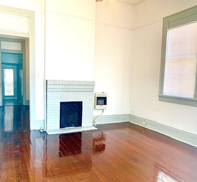 Building Photo - 1800 Dante St