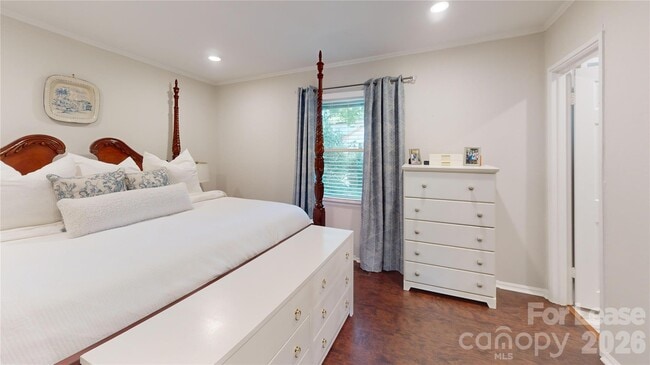 Building Photo - 640 Manhasset Rd