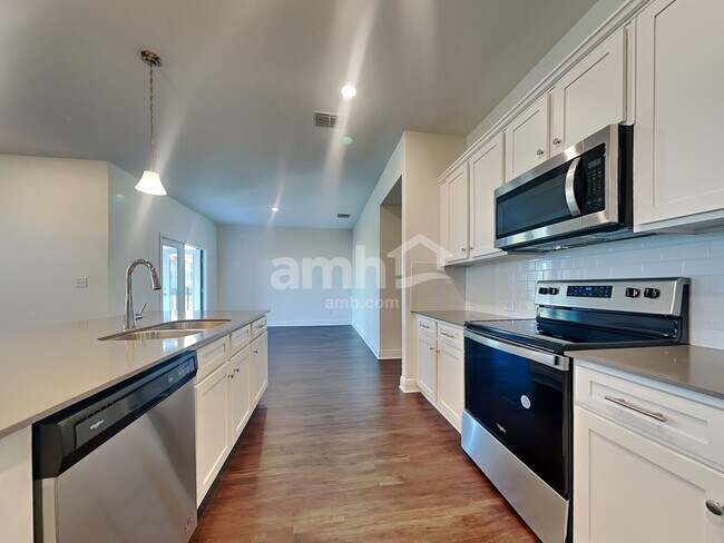 Building Photo - 6192 Emerald Hills Way