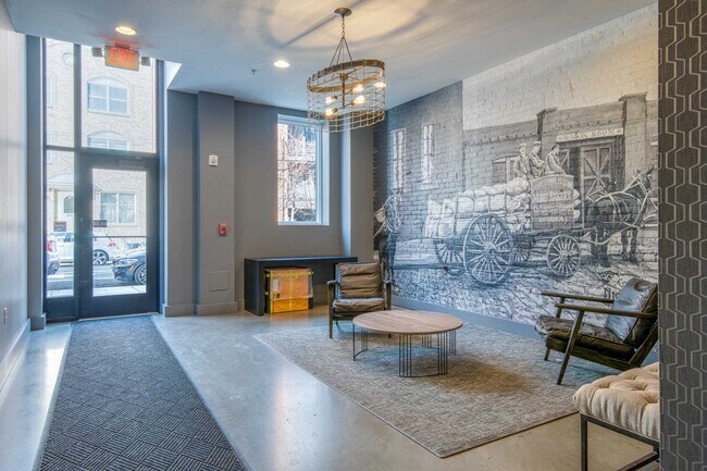 Building Photo - 715 Grand St