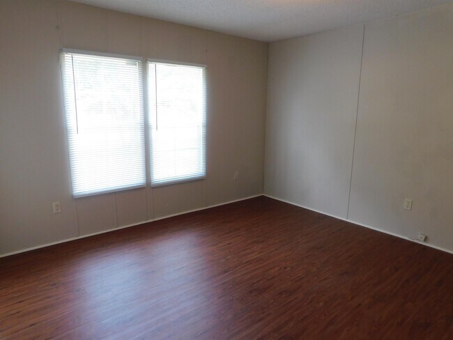 Building Photo - 482 Kelly Springs Rd