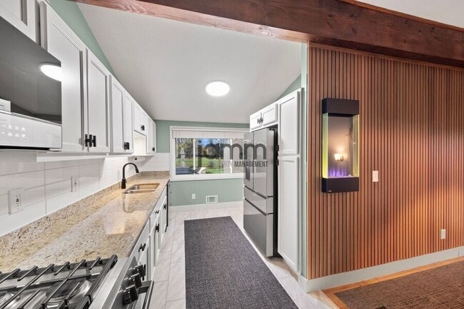 Building Photo - 268 Edgewood Dr
