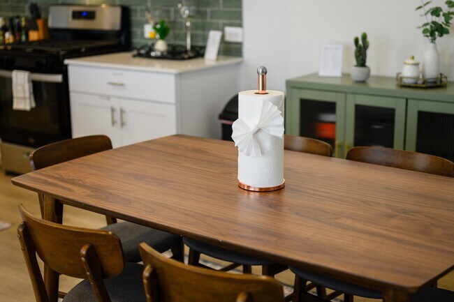 Building Photo - 1940 Velvet Oak Ln