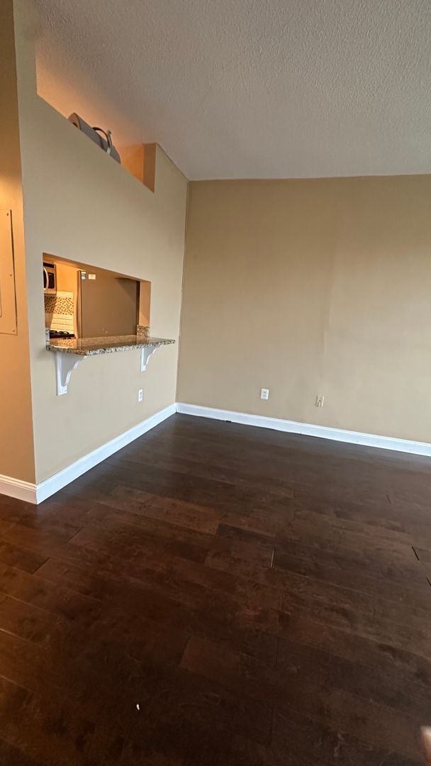 Building Photo - Fantastic Adams Morgan Location!