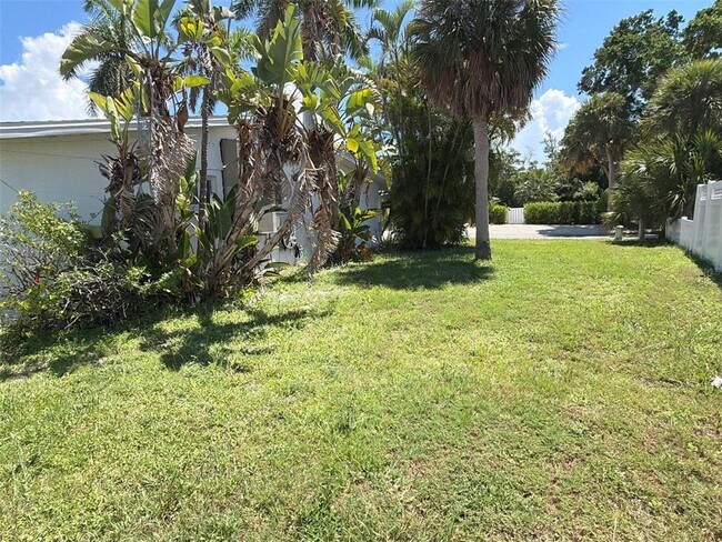 Building Photo - 561 Tarawitt Dr