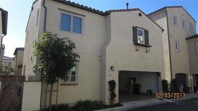 Building Photo - 1416 Dahlia Loop