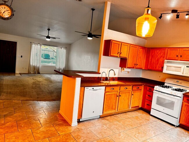 Building Photo - Apache Junction 3 bedroom rental