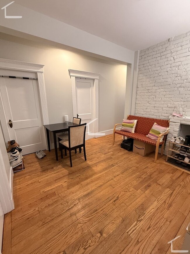 Building Photo - Desirable apartment in Brighton