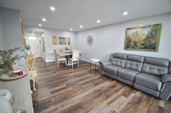 Building Photo - 8469 SW 137th Ave