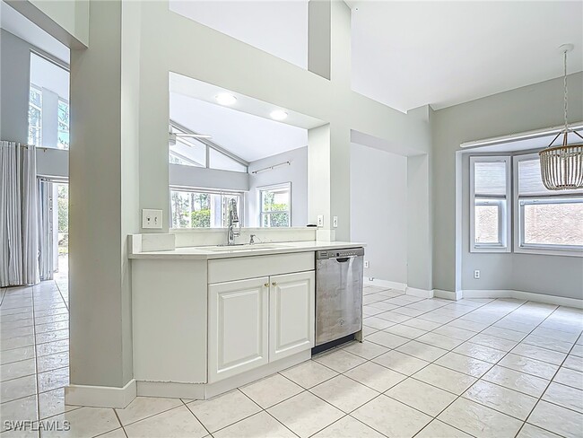 Building Photo - 351 Pindo Palm Dr