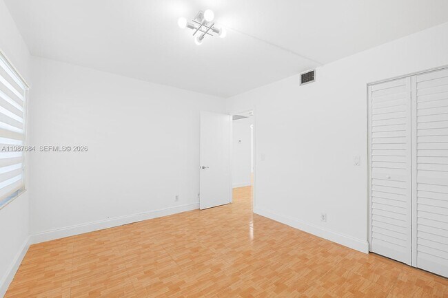 Building Photo - 1351 SW 125th Ave