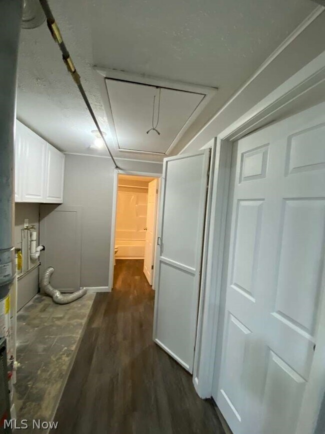 Building Photo - 4095 Sleepy Hollow Rd