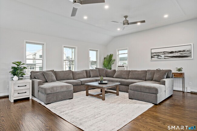 Building Photo - 1016 Fairfield Beach Rd