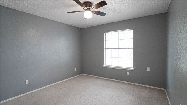 Building Photo - 1512 Wheatfield Dr