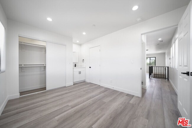 Building Photo - 4110 Normandie Ave